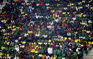 Tragöödia Kamerunis: enne kodumeeskonna võidumängu hukkus vähemalt kaheksa pealtvaatajat, kümned said viga