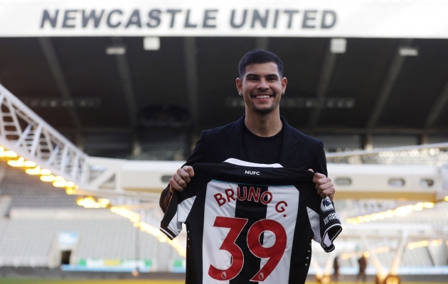 Newcastle'iga liitunud Guimaraes usub, et uus koduklubi saab maailma parimaks