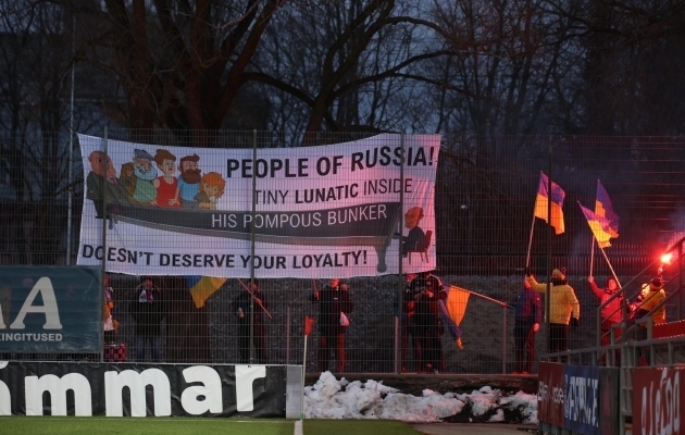 Nõmme Kalju fännide tänane plakat. Foto: Jana Pipar / jalgpall.ee