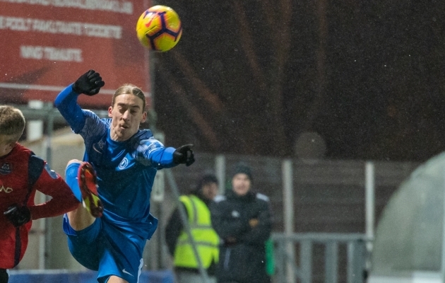 Juhkami tiimikaaslasel ei tasu tühjast väravast mööda lüüa