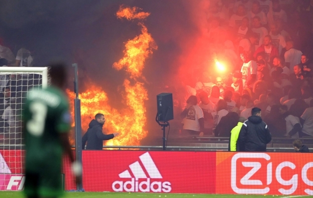 Ehmatav vaatepilt: Ajax - Feyenoord algas tulemölluga