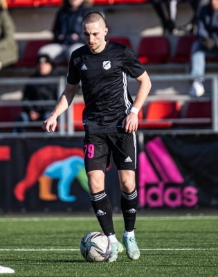 N&otilde;mme Kalju poolkaitsja Pavel Marin. Foto: Jana Pipar / jalgpall.ee
