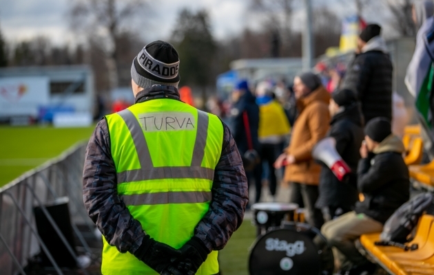Miks ei võiks neoonkollases mängida? Aga just sellepärast