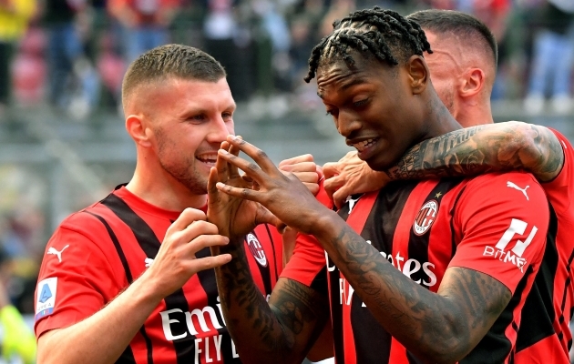 Leao võttis kingituse vastu ja Milan jõudis kümneaastase ootuse lõpetamisest seitsme punkti kaugusele