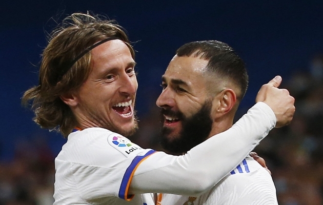 Madridi Reali jalgpallurid Luka Modric ja Karim Benzema. Foto: Scanpix / Reuters / Javier Barbancho