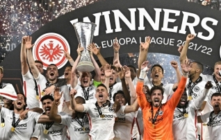 Luup peale | Karikatõstja otsustas penaltiloterii, aga finaali võitsid Eintrachti ja Rangersi fännid