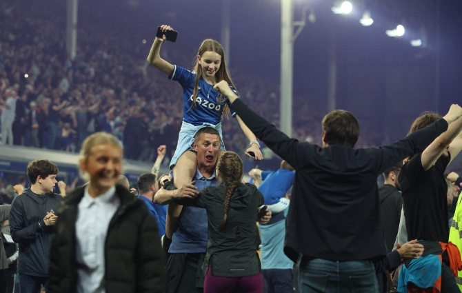 Teisel poolajal täiskäigu sisse lükanud Everton ronis raskest seisust välja ja jätkab kõrgliigas ka järgmisel hooajal