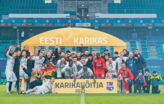 Paide Linnameeskond tähistamas klubi ajaloo esimest karikavõitu. Foto: Liisi Troska / jalgpall.ee