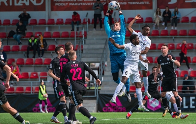 Kalju v&auml;ravavaht Marko Meerits kerkis t&auml;na selgelt esile. Foto: Liisi Troska / jalgpall.ee