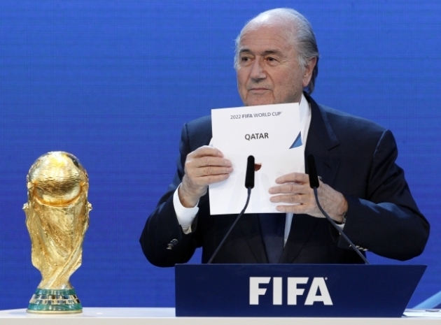 Eelmine FIFA president Sepp Blatter avalikustamas, et 2022. aasta MM toimub Kataris. Foto: Scanpix / Reuters / Christian Hartmann
