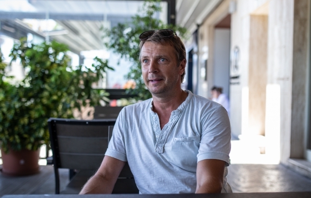 Kert Haavistu oma restorani Smõkehouse terrassil Soccernet.ee-le intervjuud andmas. Foto: Brit Maria Tael