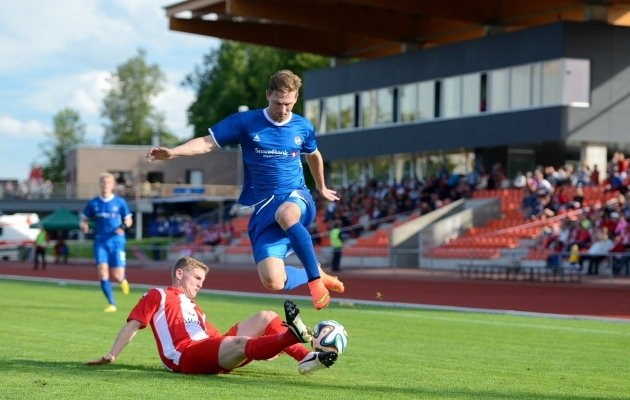 2014. aastal madistasid Tamme staadionil Tartu Santos ja Troms&ouml;. Foto: Imre P&uuml;hvel
