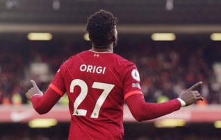 Kaup koos: Liverpooli legend vahetab ühe punase särgi teise vastu