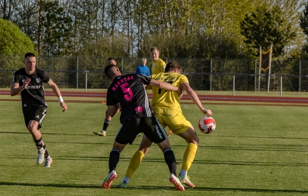 Kui Nõmme Kalju ja FC Kuressaare 24. mail Saaremaal vastamisi olid, jäi mäng 1:1 viiki. Foto: Allan Mehik