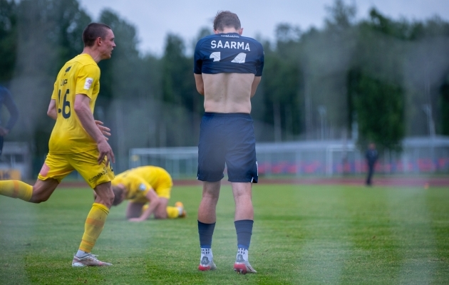 Paide Linnameeskonna ründaja Robi Saarma eksis kohtumises FC Kuressaarega penaltiga 90+3. minutil. Mäng jäi 1:1 viiki. Foto: Liisi Troska / jalgpall.ee