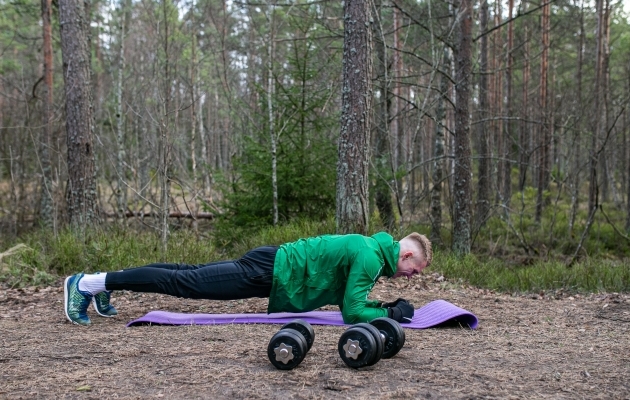 Kui mehed teevad planku, siis mingi jalgpall ei tule segama!