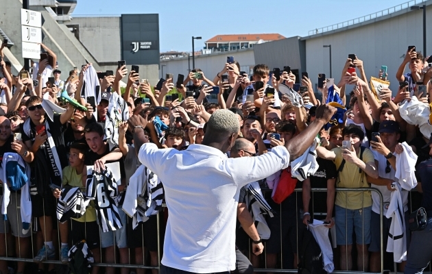 Sajad Juventuse fännid tulid uut täiendust tervitama. Foto: Scanpix / Alessandro di Marco / ANSA