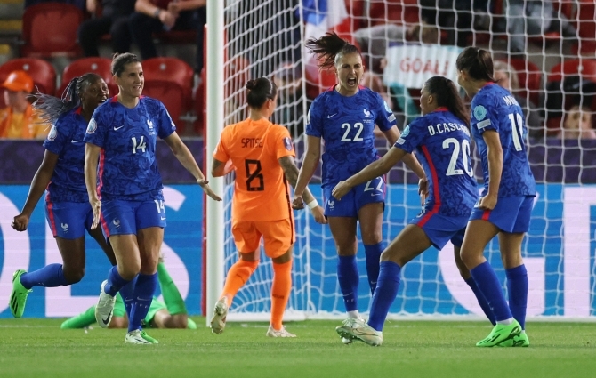 Lisaaja penalti aitas Prantsusmaa esmakordselt EM-i poolfinaali