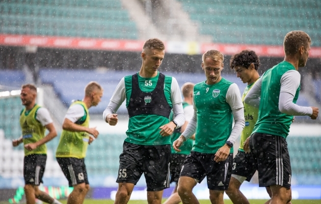 Galerii: euromänguks valmistuv Levadia jäi treeningul vihma kätte