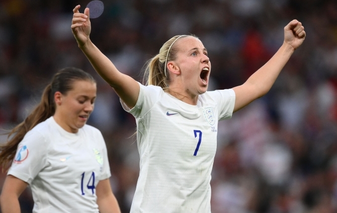 Inglismaa naiste koondis tuli rekordpubliku ees esmakordselt Euroopa meistriks