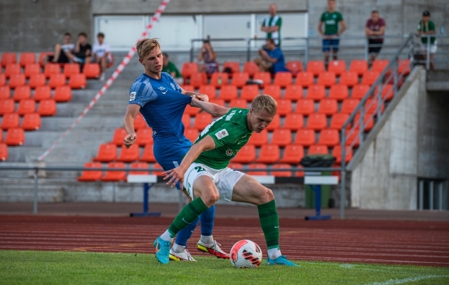 Henrik Pürg kattis edukalt palli. Foto: Liisi Troska / jalgpall.ee