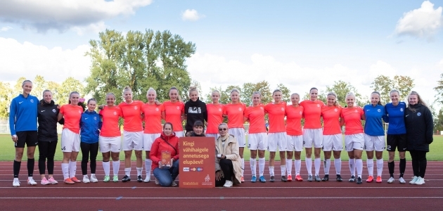 "Roosa jalgpall" eelmisel aastal. Foto: JK Tammeka naiskond / Facebook