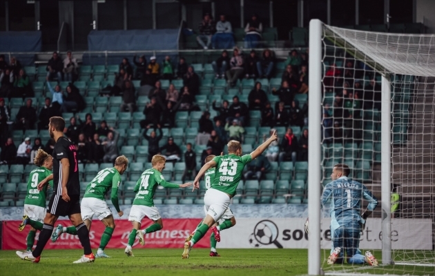 FC Flora tähistamas Henrik Ojamaa 1:0 tabamust. Foto: Brit Maria Tael
