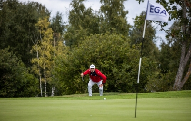 Alain Boghossian uurimas Estonian Golf & Country Clubi Sea Course'i 9. augu griini. Foto: Brit Maria Tael