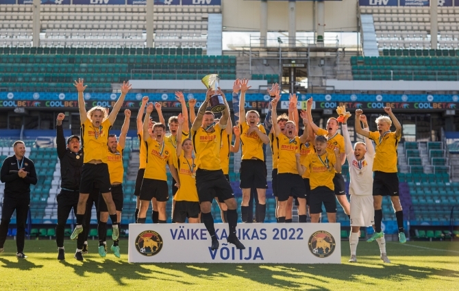 VAATA JÄRELE: Väike karikas rändas Rakverre, väravavaht kerkis penaltiseerias kangelaseks