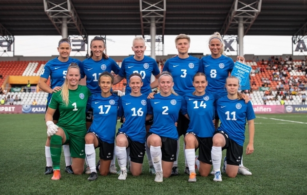 Naiste A-koondis enne mängu Kasahstaniga. Foto: Liisi Troska / jalgpall.ee
