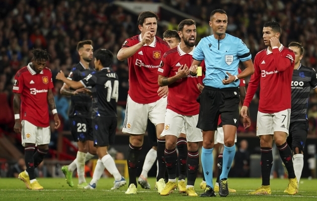 Manchester Unitedi mängijad ei olnud rahul kohtuniku otsusega. Foto: Scanpix / Dave Thompson / AP Photo