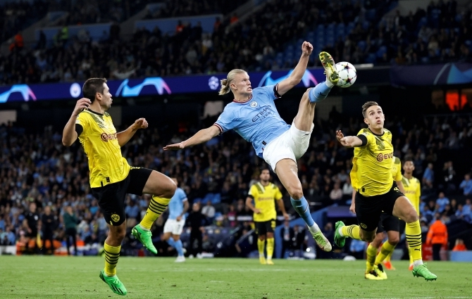 Luup peale | Dortmund oli City dresseerimisele ülilähedal, kuid puurist pääsenud Haalandi-nimeline elajas varastas  show 