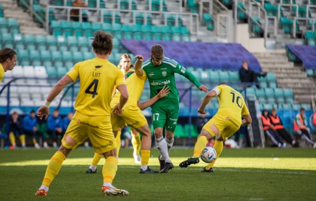 VAATA JÄRELE: Levadia uue peatreeneri debüüt lõppes ajaloolise kaotusega Kuressaarele