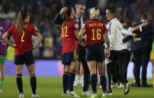 Skandaal Hispaanias: 15 naiskoondislast nõuavad treeneri vallandamist, jalgpalliliit ähvardab neid mängukeeluga