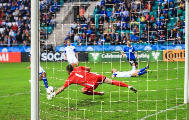 San Marino väravavaht Aldo Simoncini tegi häid tõrjeid ka 2015 juunis A. Le Coq Arenal peetud mängus, aga erinevalt 2014 novembrist suutsid Eesti mängijad talle kodus kaks palli selja taha lüüa. Foto: Brit Maria Tael