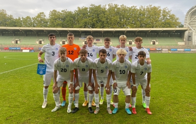 Noormeeste U18 koondis eilse kohtumise eel. Foto: jalgpall.ee