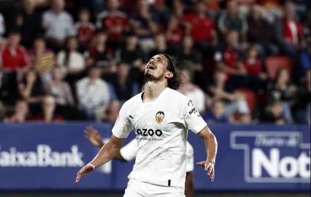 Hispaaniasse kolinud Cavani eksis penaltipunktil, aga Valencia võitis sellest hoolimata