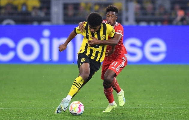 Kingsley Coman ei lubanud Karim Adeyemil putku pista. Tasuks teine kollane. Foto: Scanpix / Revierfoto / Imago Images