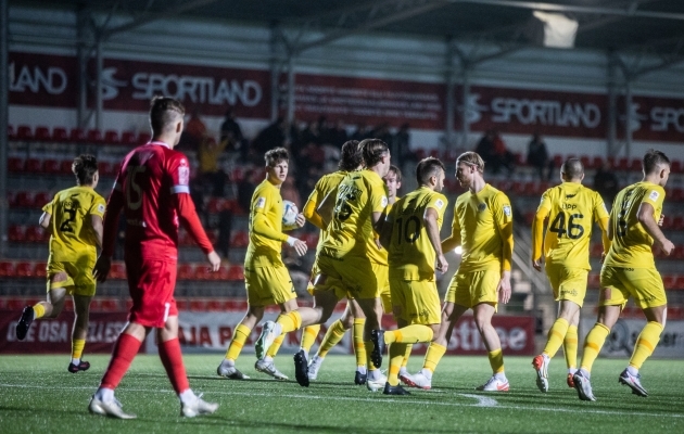 FC Kuressaare sai kohtumise jooksul mitmel korral r&otilde;&otilde;mustada, kuid l&otilde;pps&otilde;na j&auml;i Legionile. Foto: Brit Maria Tael