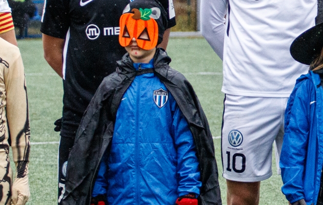 Kuressaare ja Kalev mängisid seekord jalgpalli hoopis kõrvitsaga?
