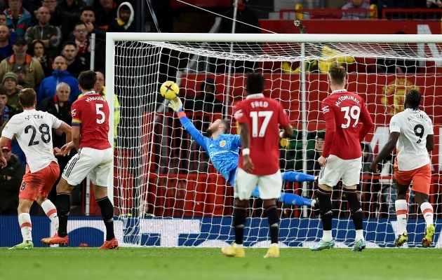 David de Gea imetõrjed ja Marcus Rashfordi värav tõstsid Manchester Unitedi liigatabelis Chelseast mööda