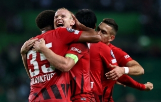 Luup peale | Ajalugu teinud Eintracht murdis teisel poolajal Sportingu selgroo ning pääses 62 aasta järel taas Meistrite liiga kohamängudele