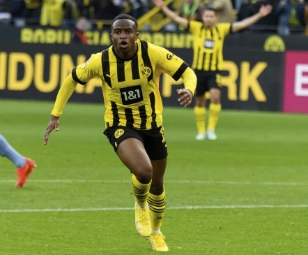 Saksamaa kutsus Dortmundist MM-ile alaealise ründaja, kuid Hummels ja Reus jäid välja