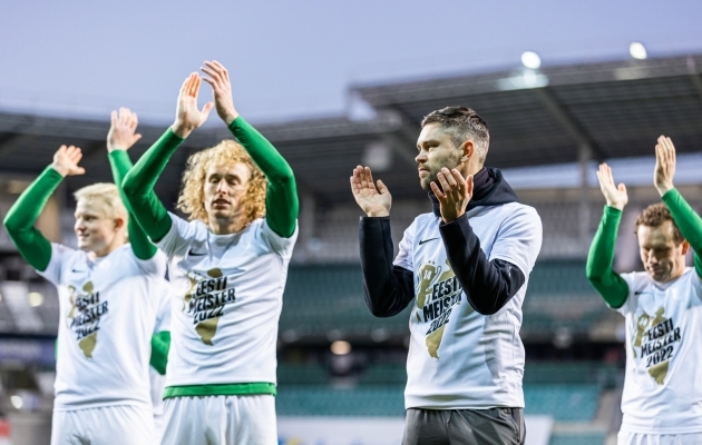 Millise suurturniiri hümni laulavad florakad pärast karika tõstmist riietusruumis?