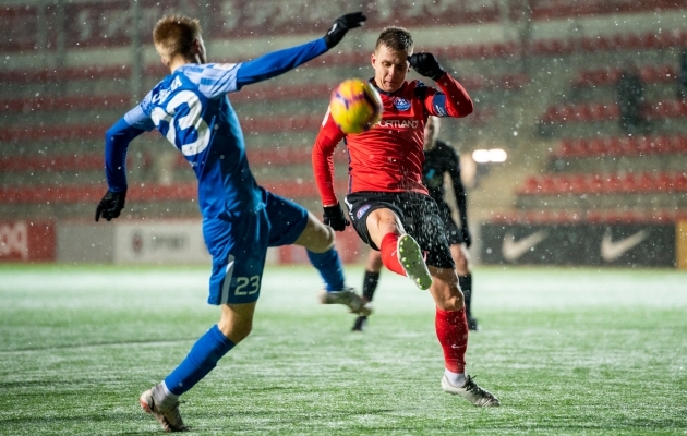 Roman Netserovski (punases) lõpetas karjääri. Foto: Liisi Troska / jalgpall.ee