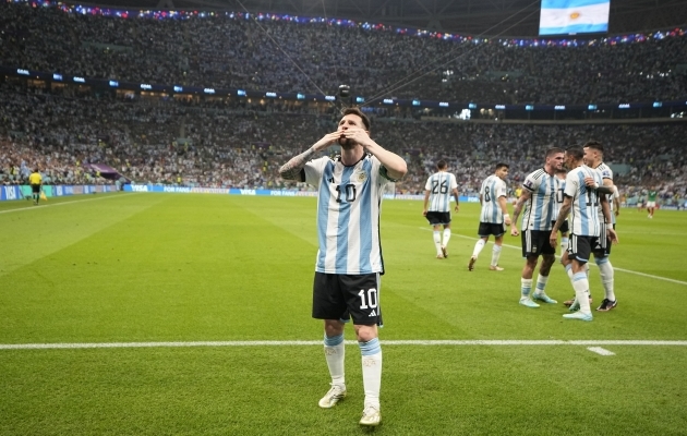 Lionel Messi ja Argentina noolivad C-alagrupi magusaimat kohta. Vastas on Robert Lewandowski ja Poola. Foto: Scanpix / Ariel Schalit / AP Photo