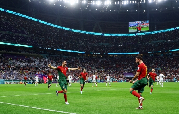Cristiano Ronaldo (vasakul) ja Bruno Fernandes väravat tähistamas. Foto: Scanpix / Lee Smith / REUTERS 