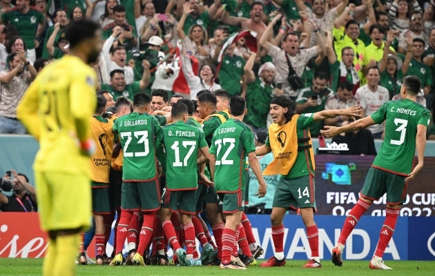 Mehhiko alistas 2:1 Saudi Araabia, aga edasipääsu see ei taganud. Foto: Scanpix / REUTERS / Alberto Lingria