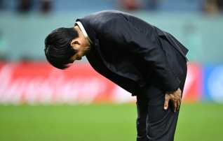 Pärast valusat kaotust fännide ees kummardanud Jaapani peatreener: võidud Hispaania ja Saksamaa üle annavad enesekindlust juurde