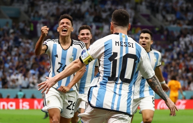 Argentina alistas penaltiseerias Hollandi ja jõudis poolfinaali. Foto: Scanpix / Kai Pfaffenbach / Reuters